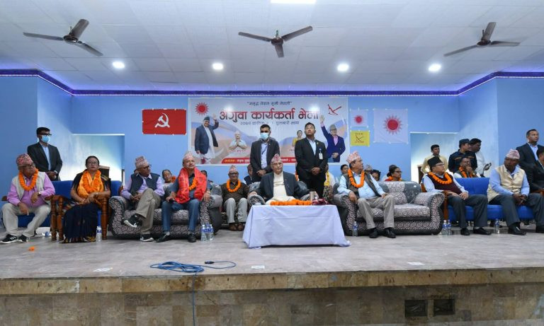 राप्रपाका अध्यक्ष लिङ्देनले सूर्यमा भोट माग्दा एमाले अध्यक्ष ओली मञ्चमै हाँसेपछि...